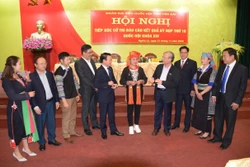 Thường trực Ban Bí thư Trần Quốc Vượng tiếp xúc cử tri thị xã Nghĩa Lộ
