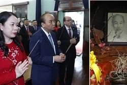 Chủ tịch nước Nguyễn Xuân Phúc dâng hương tưởng niệm Chủ tịch Hồ Chí Minh tại Nhà 67 trong Khu Di tích Chủ tịch Hồ Chí Minh ở Phủ Chủ tịch. Ảnh: Thống Nhất