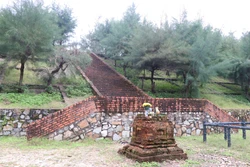 Khuôn viên Tháp Champa Phú Diên. Ảnh: Tường Vi - TTXVN
