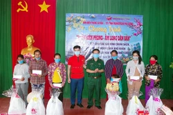Bộ đội Biên phòng Sóc Trăng giúp dân xây dựng cuộc sống ấm no