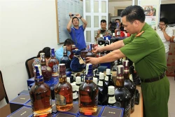 Phá ổ nhóm sản xuất rượu Chivas rởm