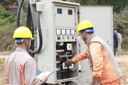 Thêm gần 200 hộ dân huyện Nậm Pồ được dùng điện trước Tết Nguyên đán