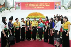 Các đại biểu trong trang phục truyền thống đến dự Đại hội. Ảnh: Dương Giang - TTXVN 