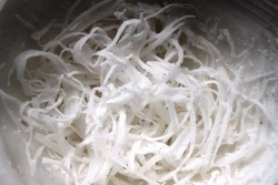 Bánh tráng mạch nha Quảng Ngãi đơn giản nhưng hấp dẫn