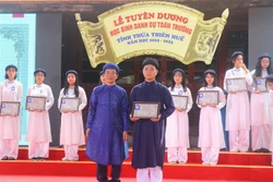 Thừa Thiên – Huế: Tuyên dương 386 học sinh danh dự toàn trường