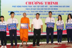 Bạc Liêu: Khen thưởng khuyến tài và trao học bổng cho học sinh có hoàn cảnh khó khăn