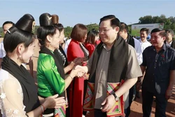Chủ tịch Quốc hội Vương Đình Huệ thăm vùng trồng và dự Lễ khánh thành Nhà máy chế biến cà phê Sơn La