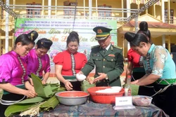 “Xuân Biên phòng ấm lòng dân bản” đến với đồng bào nơi biên giới Sơn La