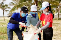 Tuổi trẻ Quảng Bình chung tay làm sạch môi trường, xây dựng nếp sống văn minh