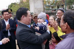 Chủ tịch Quốc hội Vương Đình Huệ thăm, chúc Tết ngư dân tỉnh Quảng Bình