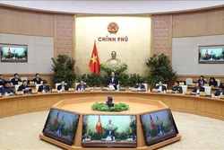 Thủ tướng Nguyễn Xuân Phúc: Chống dịch quyết liệt nhưng không làm ảnh hưởng đến phát triển kinh tế xã hội