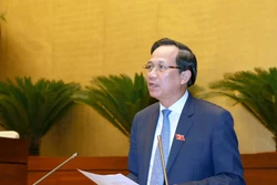 Bộ trưởng Bộ Lao động – Thương binh và Xã hội Đào Ngọc Dung trình bày Tờ trình về dự án Luật Bảo hiểm xã hội (sửa đổi). Ảnh: Phương Hoa - TTXVN