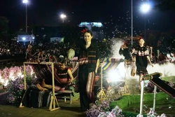 Trình diễn trang phục thổ cẩm tại chương trình. Ảnh: Hoài Nam – TTXVN