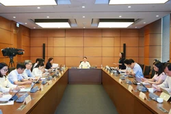 Đoàn đại biểu Quốc hội các tỉnh Yên Bái, Hoà Bình, Bình Phước, Bình Thuận thảo luận ở tổ. Ảnh: Phương Hoa - TTXVN