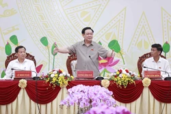 Chủ tịch Quốc hội Vương Đình Huệ làm việc với Ban Thường vụ Tỉnh ủy Sóc Trăng