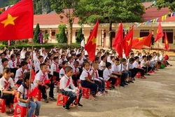 Học sinh vùng lũ Quảng Bình hân hoan dự Lễ khai giảng năm học mới