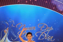Thí sinh Đoàn Thị Ngọc Như đọat danh hiệu Hoa khôi Người đẹp xứ Dừa 2016