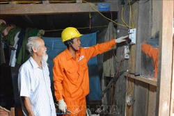 Người dân Nà Ven vui mừng khi có điện lưới quốc gia