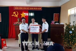 Hàng ngàn suất quà đến với cán bộ, chiến sĩ, nhân dân quần đảo Trường Sa