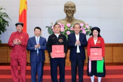 Phó Thủ tướng thường trực Chính phủ Trương Hòa Bình tiếp đoàn đại biểu người có uy tín dân tộc thiểu số tiêu biểu tỉnh Bắc Giang