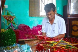 Nhộn nhịp làng nghề truyền thống làm đèn ông sao Báo Đáp