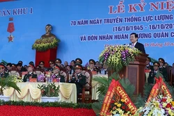 Chủ tịch nước Trương Tấn Sang trao Huân chương Quân công hạng Nhất cho Lực lượng vũ trang Quân khu 1