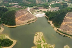 Hồ chứa nước thuỷ lợi Khe Ráy, có dung tích 600.000m3 thuộc xã Nghĩa Phương, huyện Lục Nam được đầu tư hơn 10 tỷ đồng để nâng cấp thân đập, góp phần đảm bảo an toàn trong công tác tích nước phục vụ sản xuất nông nghiệp và nước sinh hoạt của xã Nghĩa Phươn