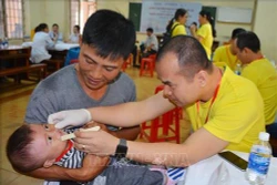 Nhân Tháng Hành động vì trẻ em: Tặng quà trẻ em đang phẫu thuật, điều trị dị tật vùng hàm mặt