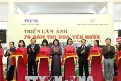 Khai mạc Triển lãm ảnh "70 năm thi đua yêu nước"