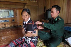 Phát huy vai trò của già làng, người có uy tín ở các xã vùng biên