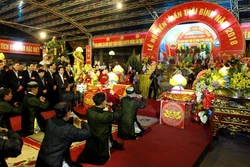 Tưng bừng lễ khai hội Đền Trần (Thái Bình)