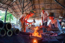 Làng rèn thế kỷ - Ngan Dừa