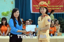 Hỗ trợ học sinh vùng đồng bào dân tộc Khmer xã An Ninh