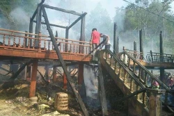 Nhà sàn ở Điện Biên bị thiêu rụi do chủ nhà quên dập tắt bếp lửa