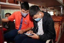 Dịch COVID-19: Khách đi máy bay, xe khách, tàu hỏa phải khai báo y tế điện tử bắt buộc