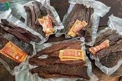 Thịt bò khô - món quà Tết mang tình cảm của người Việt xa xứ