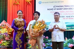 Phong tặng danh hiệu Nghệ sỹ Nhiếp ảnh đặc biệt xuất sắc cho nhà báo Hồ Sỹ Minh