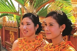 Độc đáo trang phục truyền thống phụ nữ Khmer