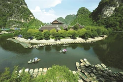 Đến với danh thắng Tràng An
