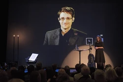 Cựu nhân viên tình báo Mỹ Edward Snowden nhận giải thưởng Bjornson của Na Uy