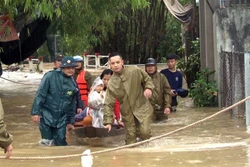 Bộ trưởng Nguyên Xuân Cường: Không để người dân rơi vào tình cảnh "màn trời chiếu đất" trong lũ bão