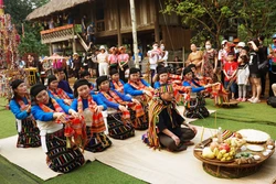 Tái hiện lễ hội Chá Mùn của người Thái đen