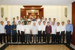 Tổng Bí thư, Chủ tịch nước Nguyễn Phú Trọng và các đồng chí Bộ Chính trị với các đồng chí Ban Thường vụ Tỉnh ủy Thanh Hóa. Ảnh : Trí Dũng - TTXVN