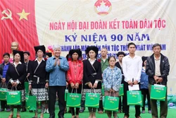 Bộ trưởng, Chủ nhiệm Ủy ban Dân tộc Đỗ Văn Chiến dự Ngày hội đại đoàn kết toàn dân tộc tại Hòa Bình