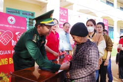 Ấm áp "Xuân biên phòng, ấm lòng dân bản" trên biên giới Đắk Nông