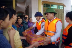 Sẻ chia khó khăn với người dân vùng lũ tỉnh Quảng Bình