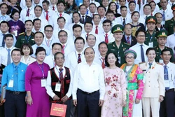 Thủ tướng Nguyễn Xuân Phúc gặp mặt các điển hình “Dân vận khéo” toàn quốc