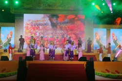 Tiết mục văn nghệ tại lễ khai mạc. Ảnh: Tuấn Phi - TTXVN