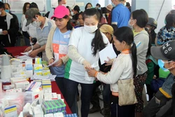 Hỗ trợ người dân huyện Nam Trà My khắc phục hậu quả bão lũ