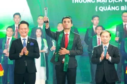 Trần Mạnh Thịnh, chàng nông dân 8X khởi nghiệp trên vùng đất “nắng lắm, mưa nhiều”